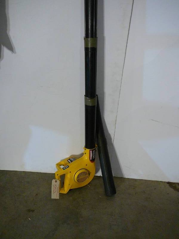 lot 552 image: Leaf Blower