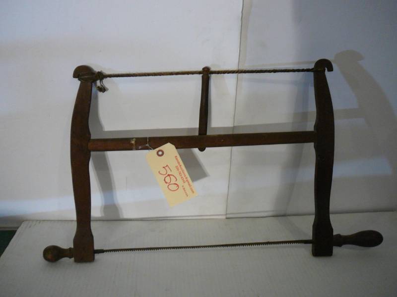 lot 560 image: Vintage Saw