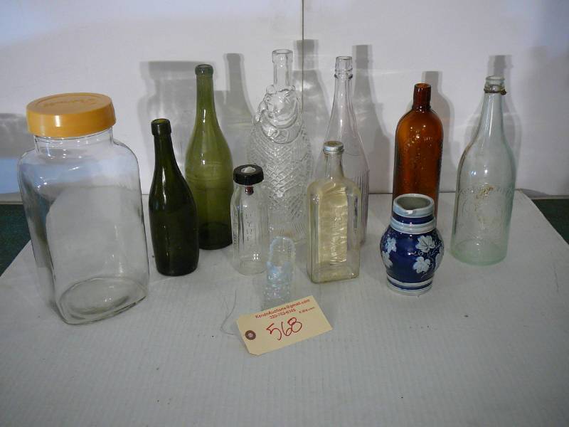 lot 568 image: Lot of Assorted Bottles