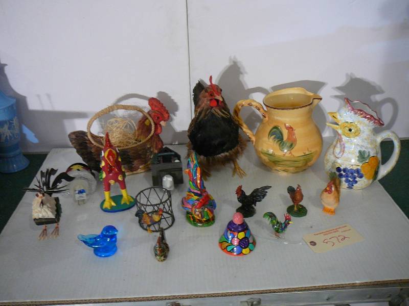 lot 572 image: Lot of Chicken Decorations