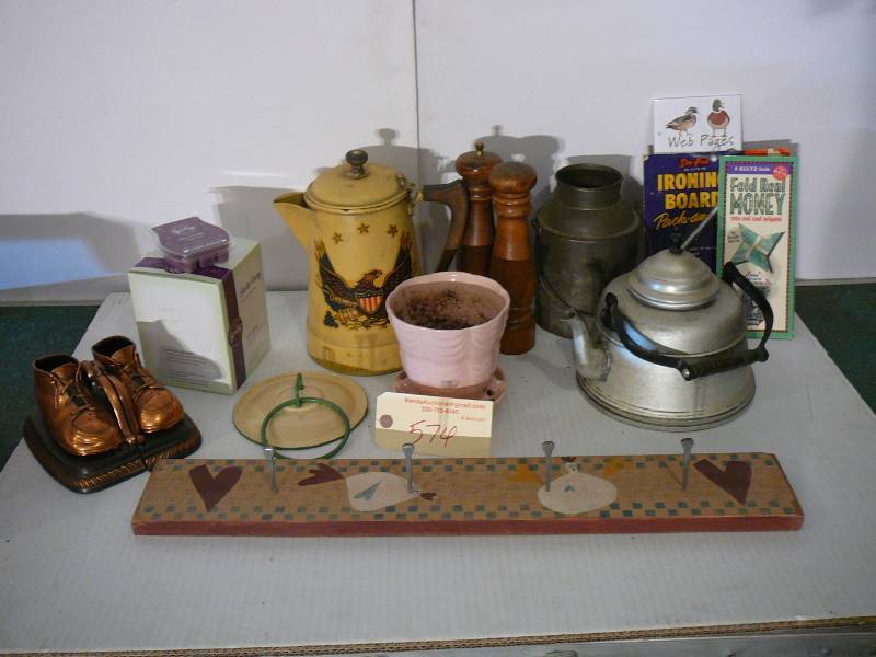 lot 574 image: Home Decore- Fold real money, Kettles, Salt & Pepper shakers