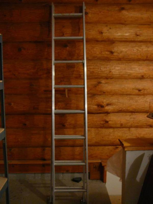 lot 584 image: Aluminum Extension Ladder