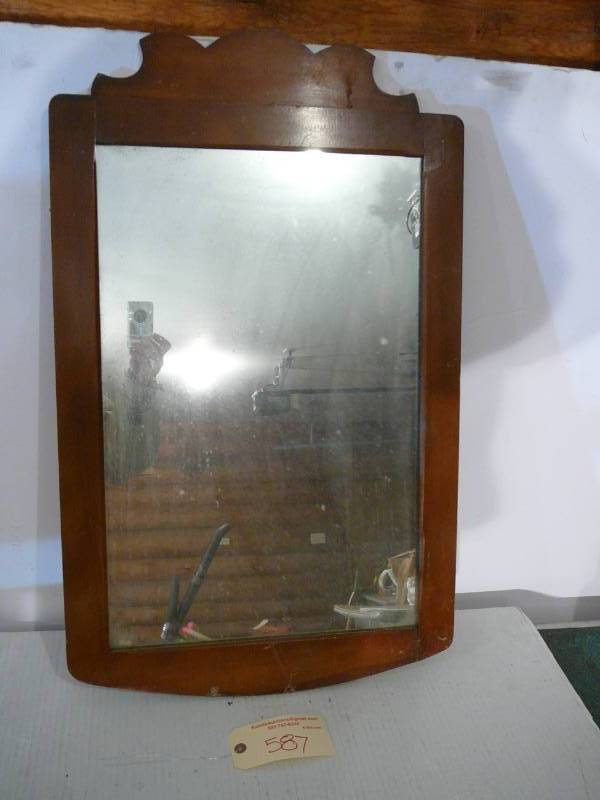 lot 587 image: Mirror