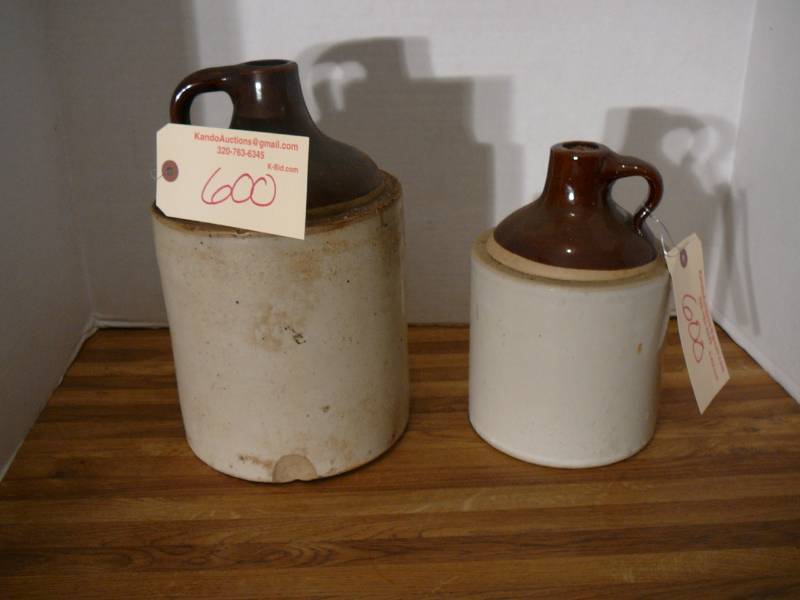 lot 600 image: Vintage Jugs