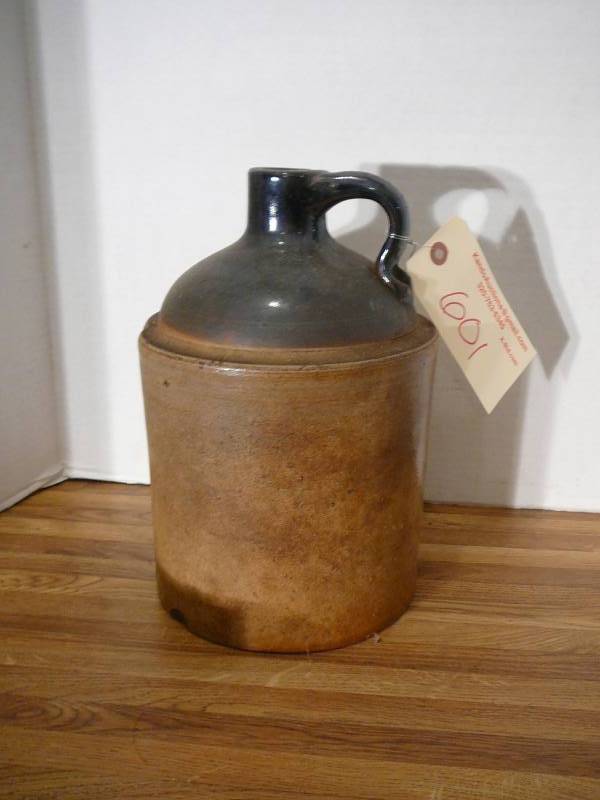 lot 601 image: Vintage Jug