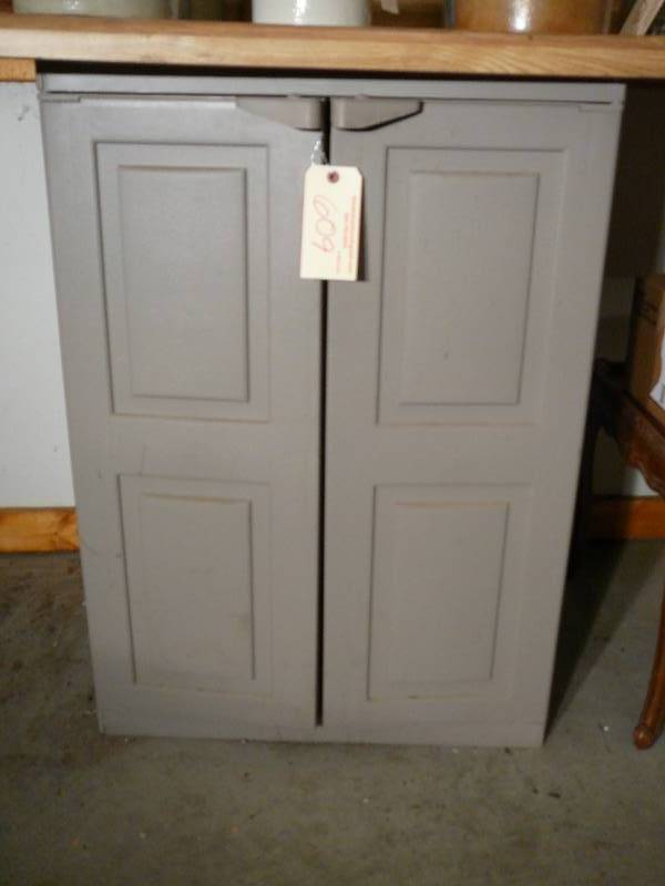 lot 609 image: Plastic Storage Closet