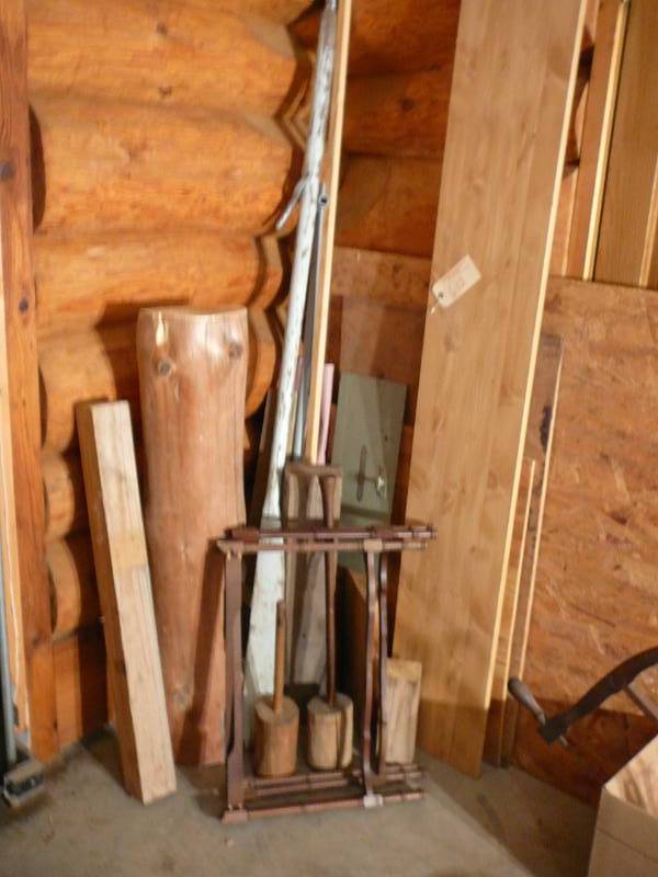 lot 612 image: Lot of Wood Pieces and Boards
