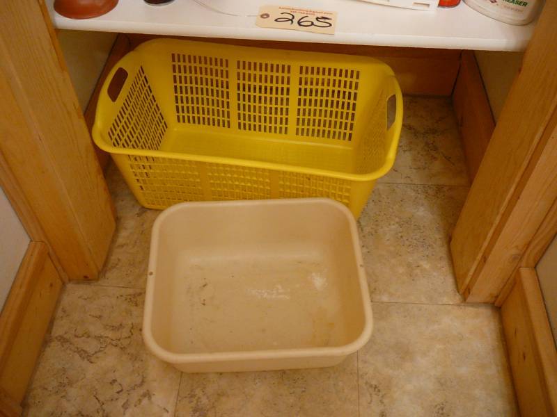 lot 265 image: Clothes Basket, Plastic tub, Cleaning Products