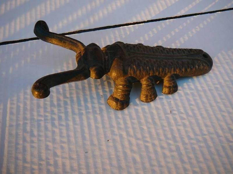 lot 615 image: Vintage Cast Iron Boot Jack, Rugs, Ropes, Totes