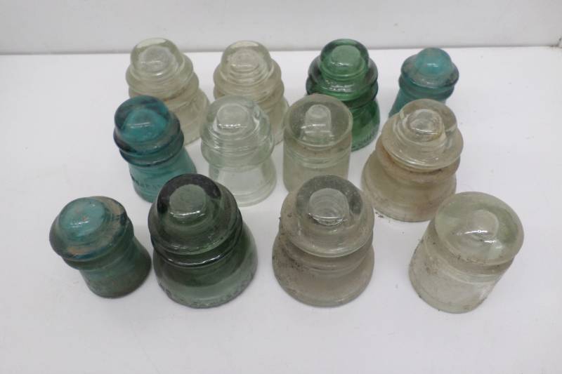 lot 72 image: 12 Vintage Insulators
