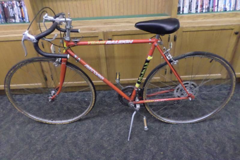 lot 76 image: Vintage Team Raleigh Mens Racing Bike 10 Speed 1970 World Champion Professional Sprinter Edition Made in Nottingham England