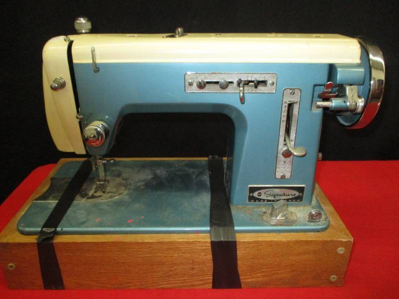 lot 119 image: Signature Sewing Machine Made in Japan