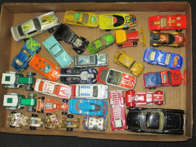 lot 138 image: Collector Hotwheels cars and other collector cars