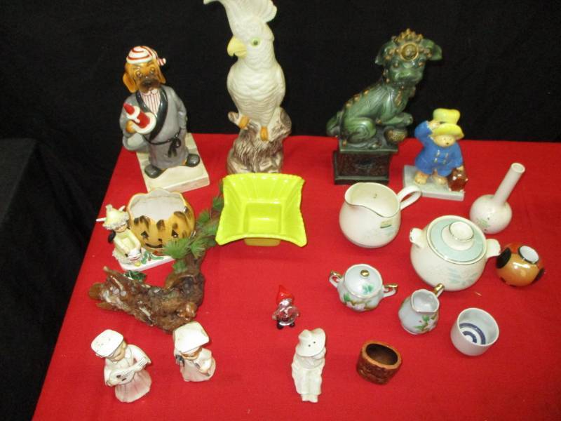 lot 181 image: Collectible Knick Knacks