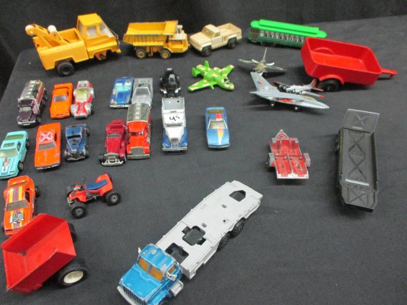 lot 141 image: Collector Tonka toys Tractors and Hotwheels