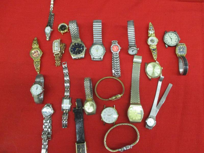 lot 161 image: Quartz Watches that need batteries