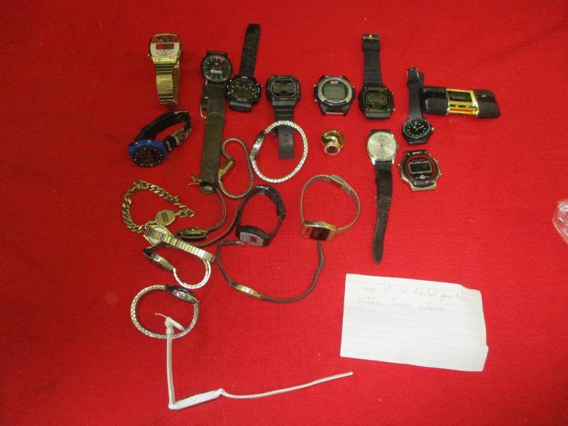 lot 163 image: Large Lot of Old Digital Quartz Watches that need Batteries