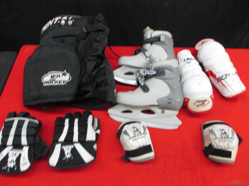 lot 176 image: Hockey Pads