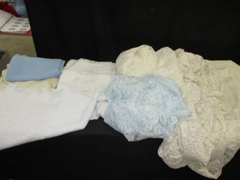lot 177 image: Table Clothes