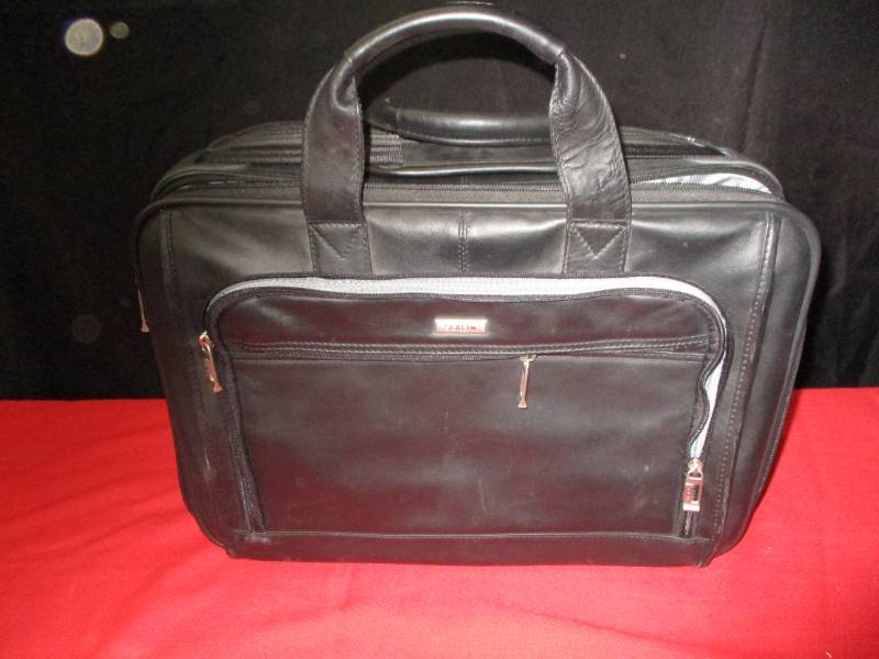 lot 10 image: Nice Computer Bag