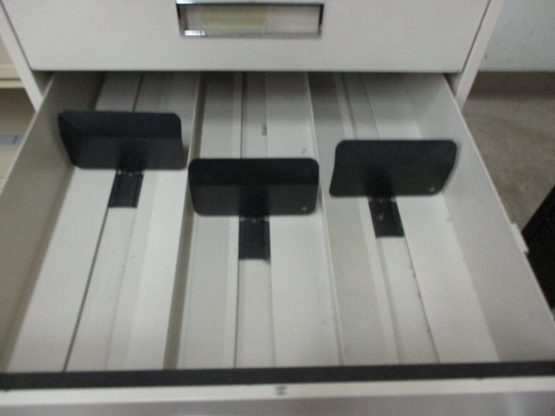 lot 17 image: Heavy Duty File Drawer for beside or under your desk