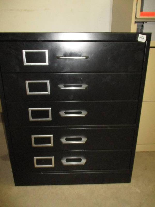 lot 18 image: Heavy Duty File Drawer for beside or under your desk