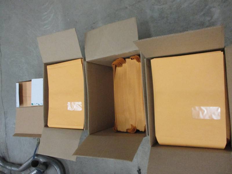 lot 23 image: Hundreds of Large Envelopes 10 12 x 13 x 10 x 13