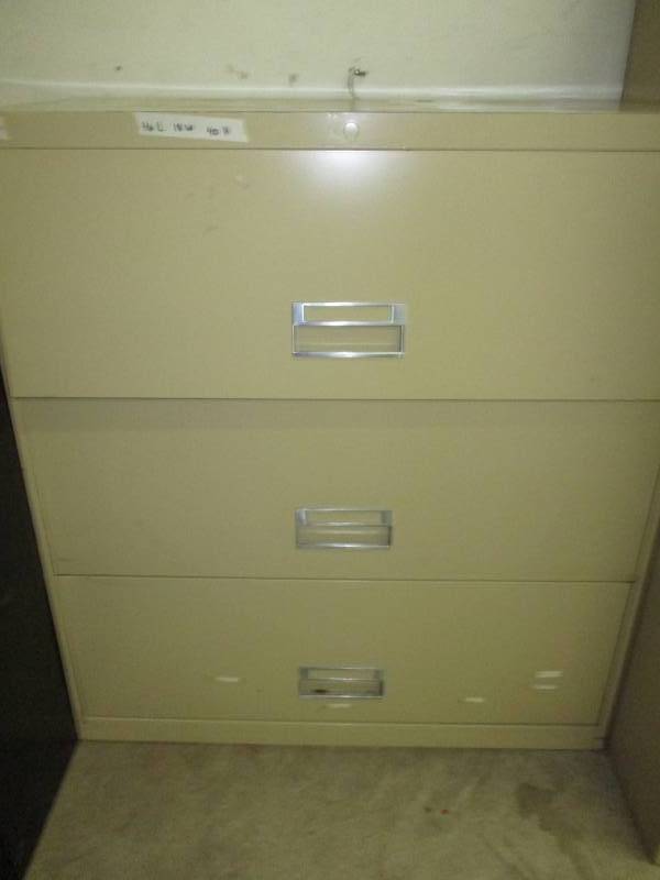 lot 24 image: Heavy Duty Card Organizer