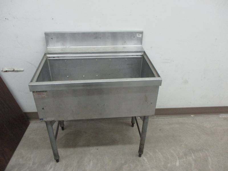 lot 33 image: Stainelss Steel Sink