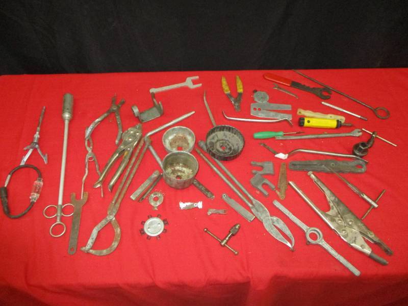 lot 83 image: Assortment of Mechanic Tools