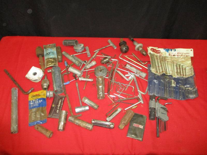 lot 84 image: Assortment of Mechanic Tools