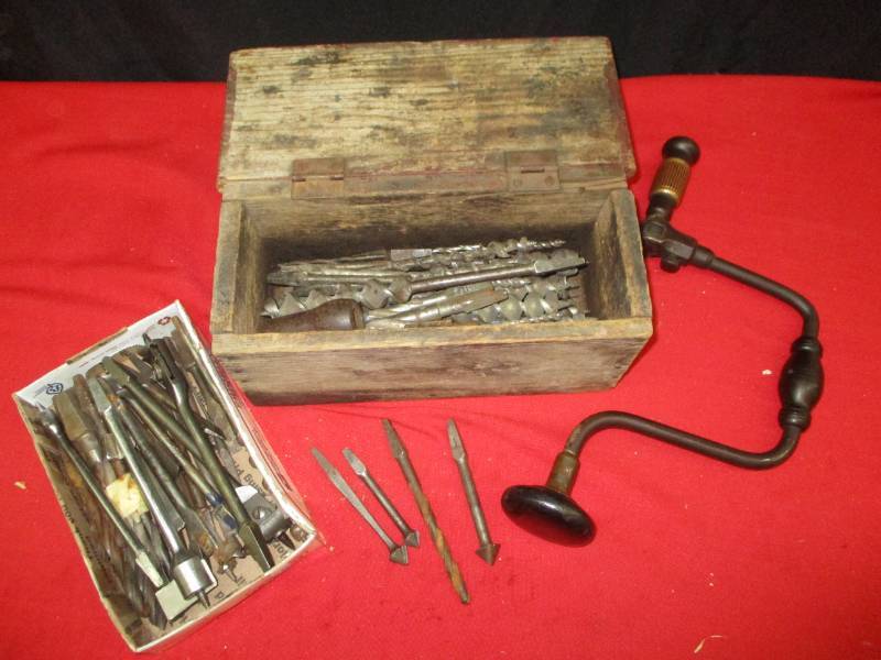 lot 89 image: Davis Level and Tool Company Springfield Brace Drill with Brace Bits