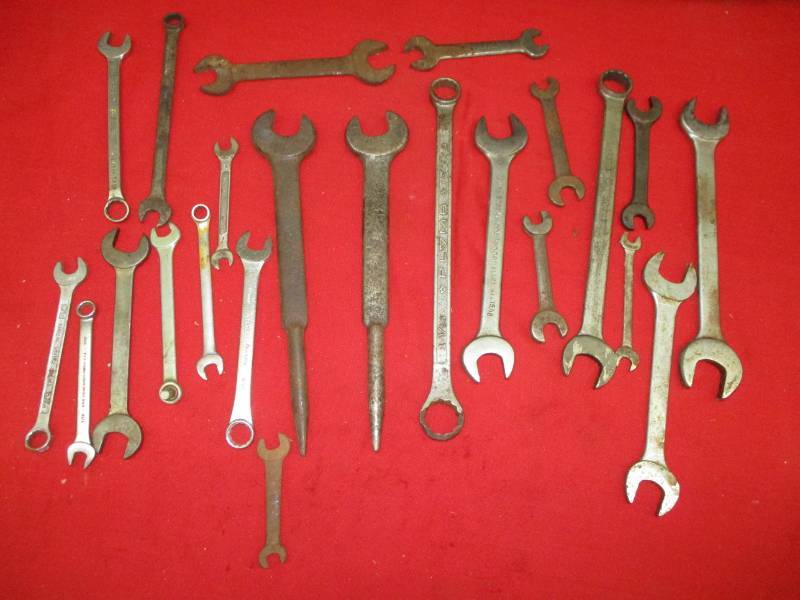 lot 99 image: Assortment of Wrenches, Set of Indestro11-Barcal, Hinsdale,VLCheck, Vadimonium, and Molybdenum and Owatona