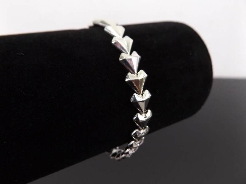 lot 29 image: .925 Sterling Silver Arrow Link Bracelet