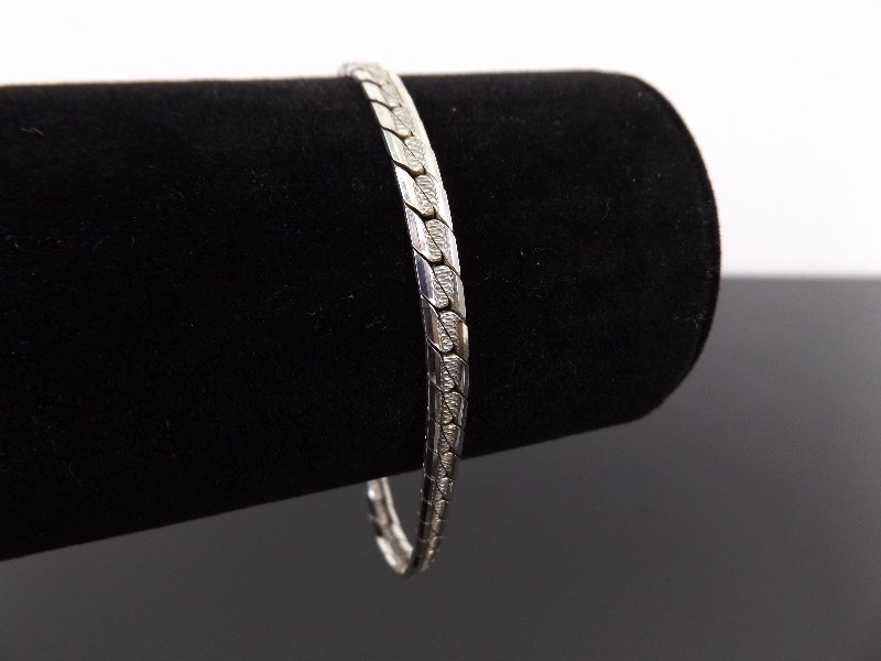 lot 32 image: .925 Sterling Silver Bracelet