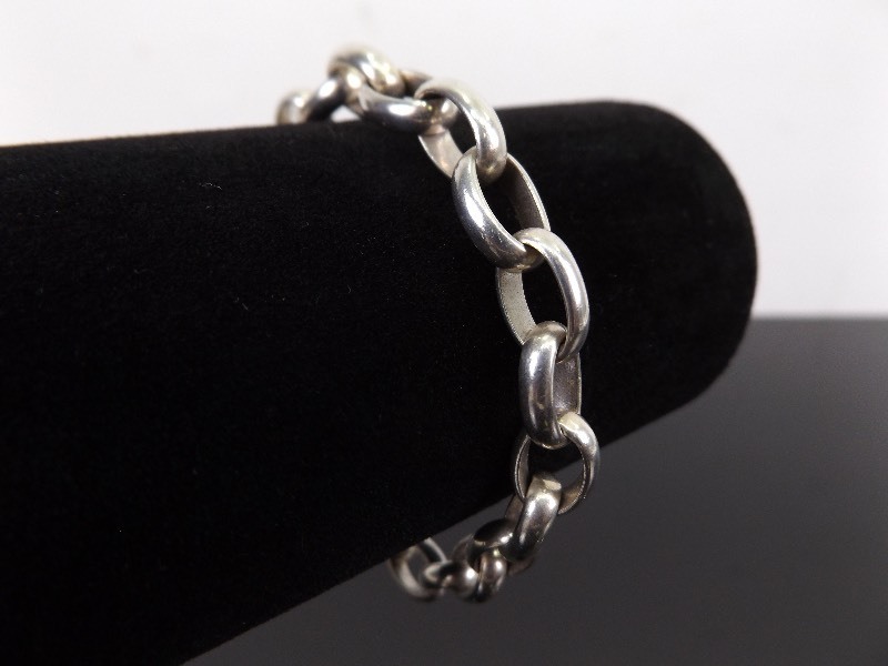 lot 35 image: .925 Sterling Silver Heavy Link Bracelet