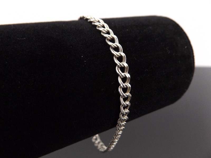 lot 37 image: .925 Sterling Silver Link Charm Bracelet
