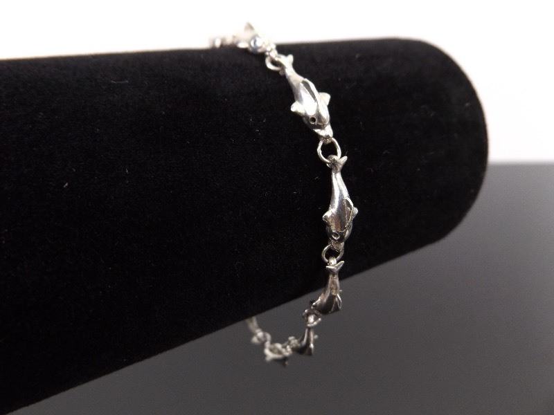 lot 38 image: .925 Sterling Silver Dolphin Bracelet