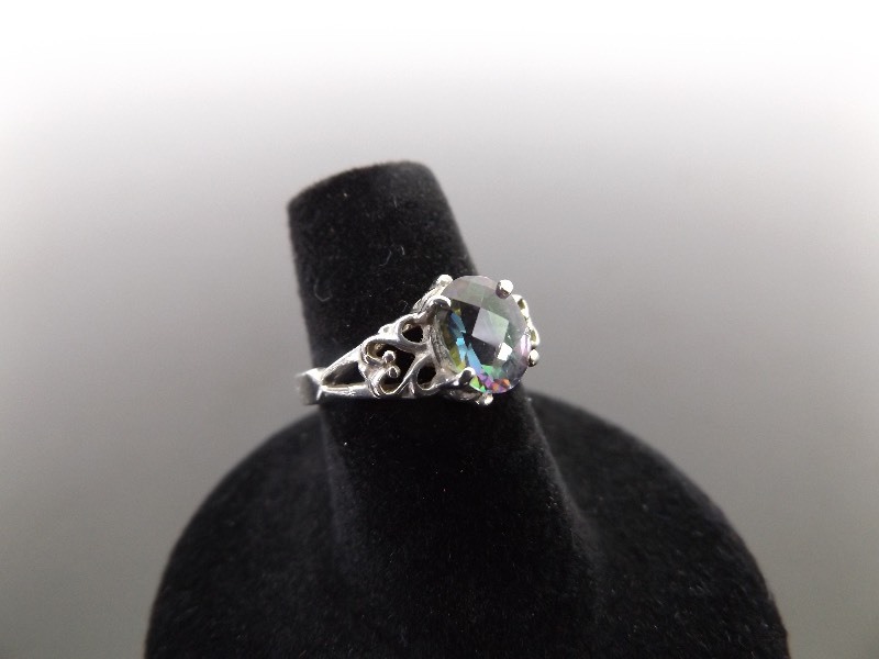 lot 48 image: .925 Sterling Silver Faceted Alexandrite Ring Size 6.25