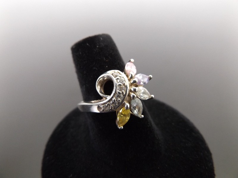 lot 50 image: .925 Sterling Silver Multi Colored Crystal Flower Ring Size 7