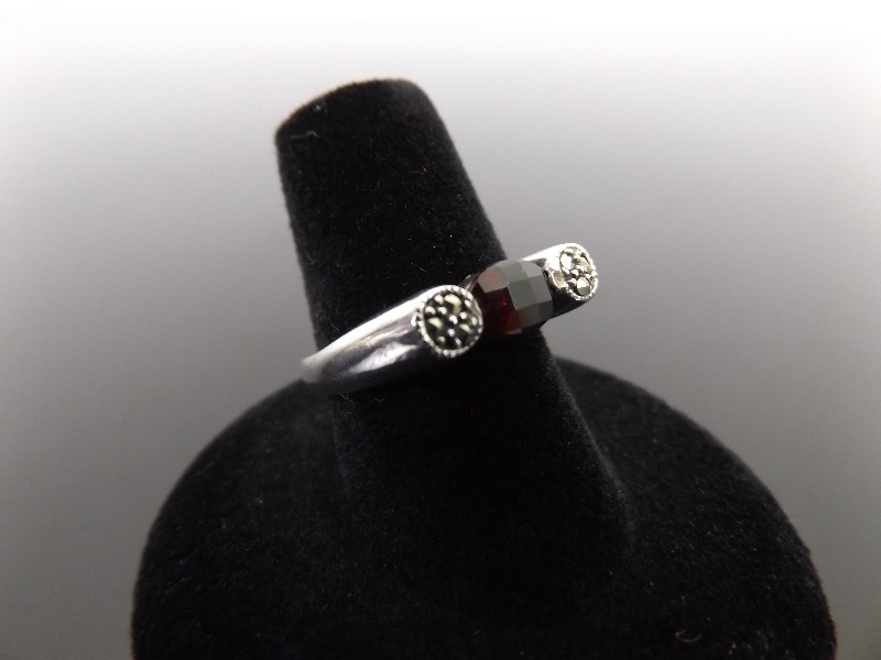 lot 54 image: .925 Sterling Silver Art Nouveau Oval Cut Garnet Ring Size 7.25