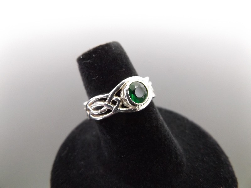 lot 57 image: .925 Sterling Silver Faceted Emerald Crystal Celtic Knot Ring Size 6