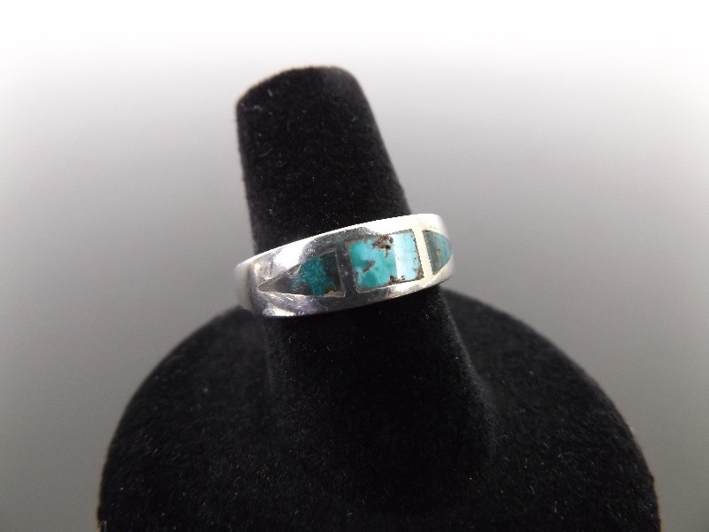 lot 59 image: .925 Sterling Silver Inlayed Turquoise Ring Size 7.25