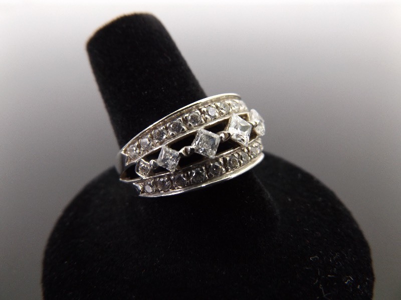 lot 67 image: .925 Sterling Silver Crystal Ring Size 9.375