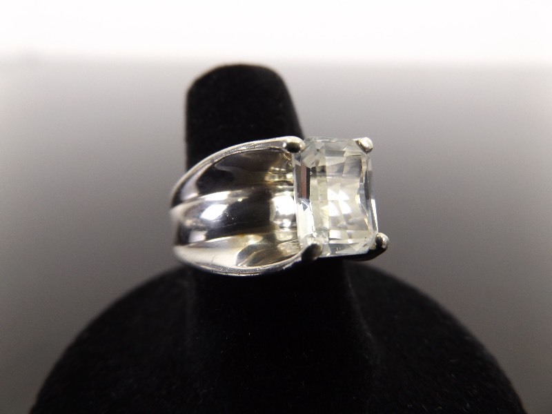 lot 77 image: .925 Sterling Silver Princess Cut Crystal Solitaire Ring Size 7.125