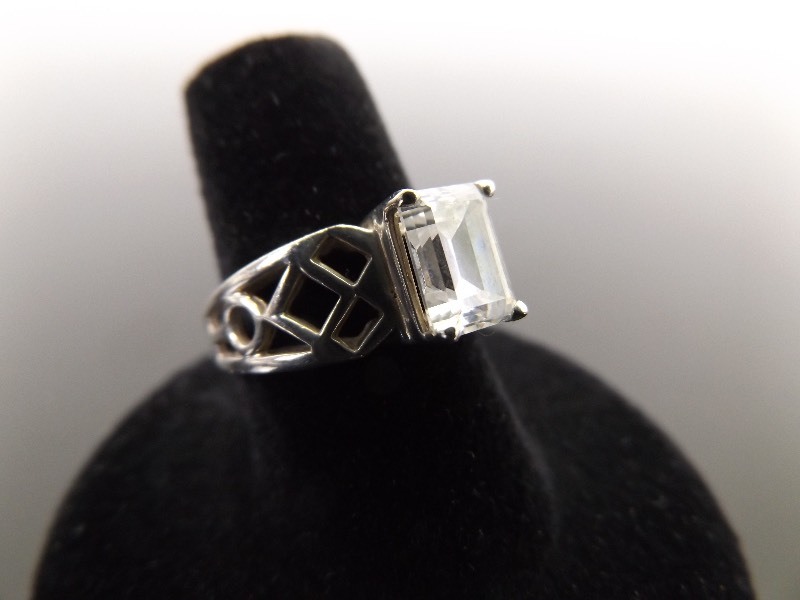lot 78 image: .925 Sterling Silver Princess Cut Crystal Solitaire Ring Size 7.25