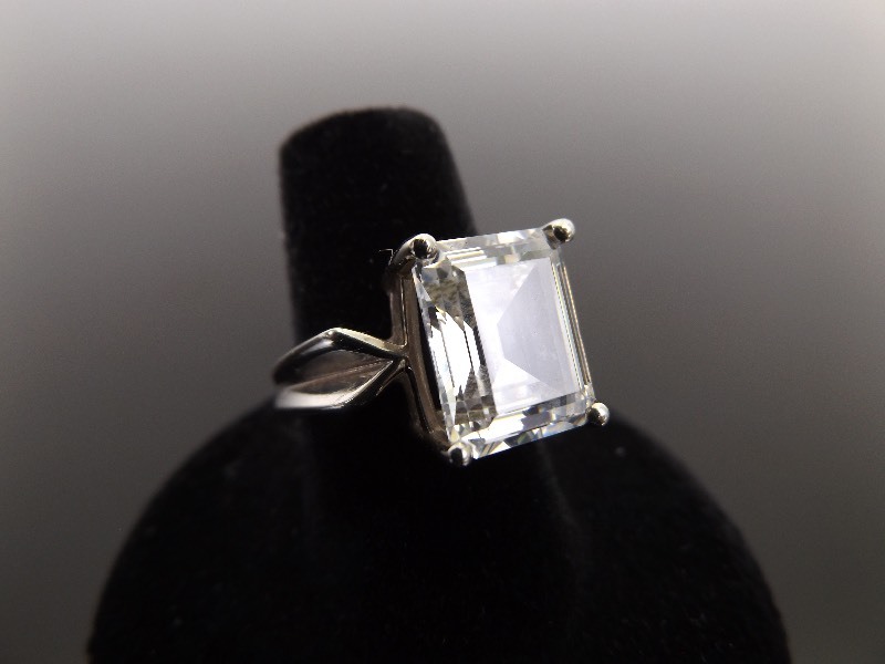 lot 79 image: .925 Sterling Silver Princess Cut Crystal Solitaire Ring Size 7.25