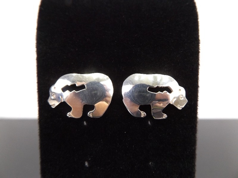 lot 100 image: .925 Sterling Silver Zuni Bear Earrings