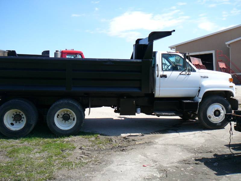 lot 12 image: 1991 GMC Top Kick                           (#25R737)