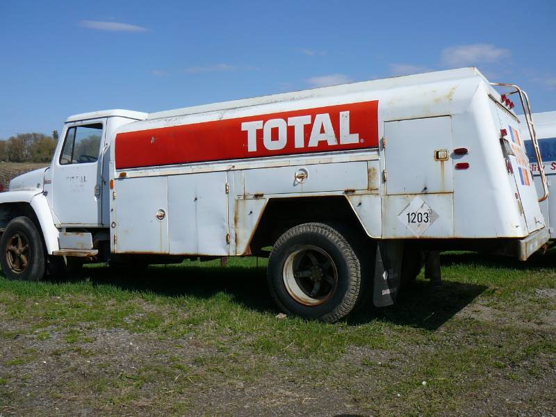 lot 21 image: 1982 International 1754